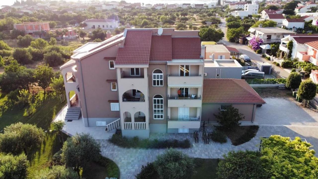 Luxury Apartments Garden Sukosan Exterior photo