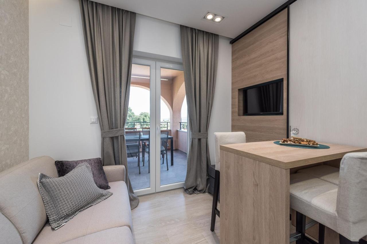 Luxury Apartments Garden Sukosan Exterior photo